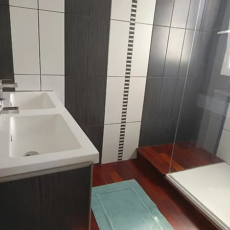 Maison Confortable Centre بيت للعطل *